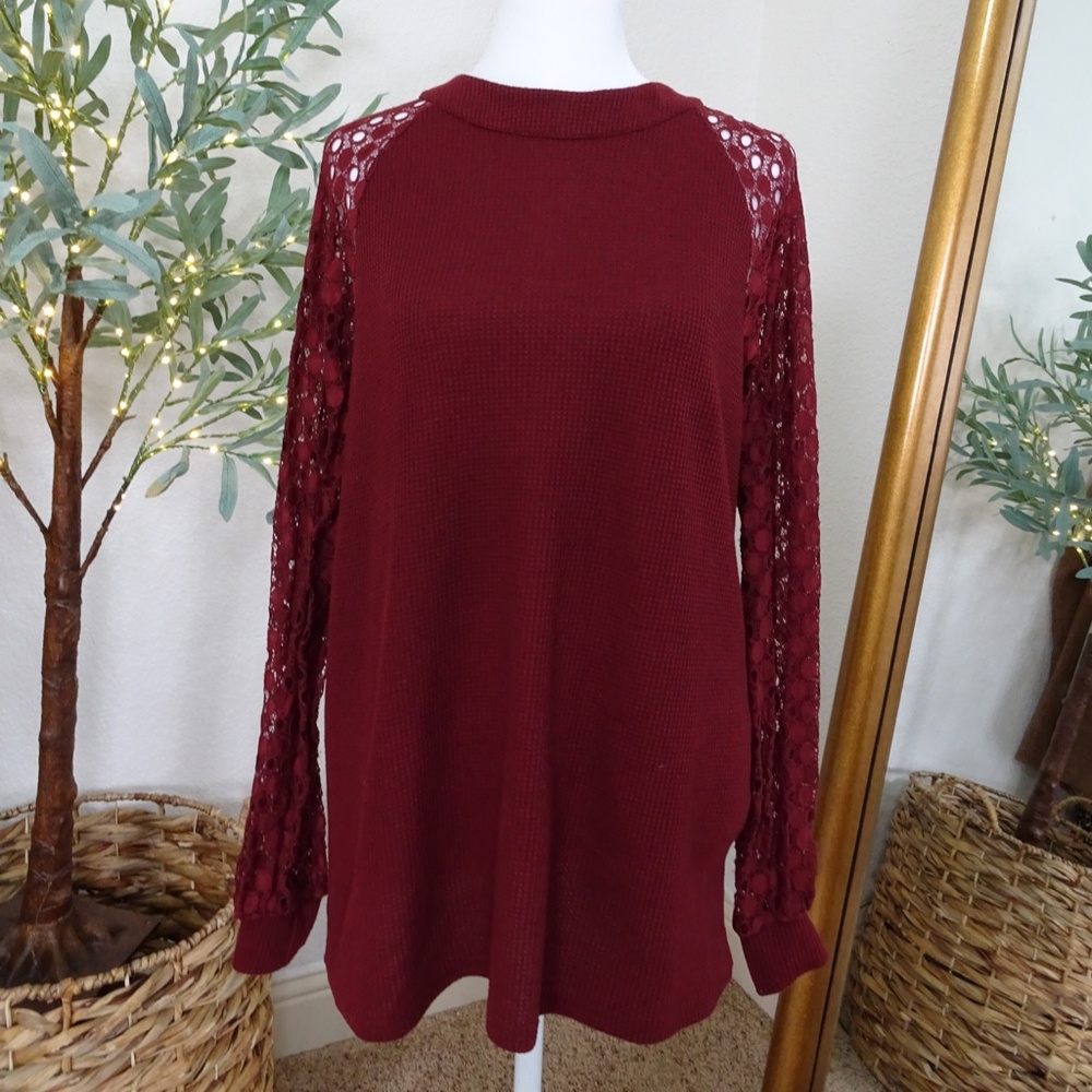 LACE SLEEVE TOP